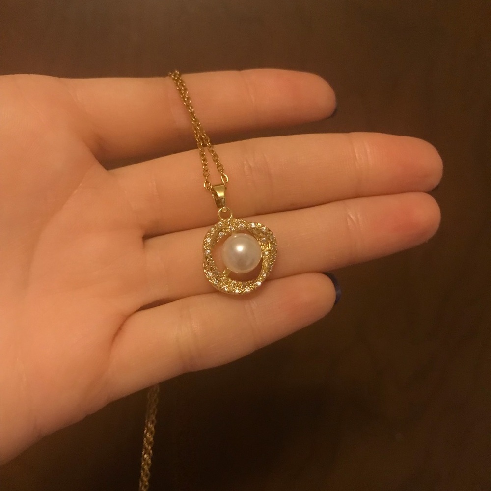 Pearl Sparkling Necklace